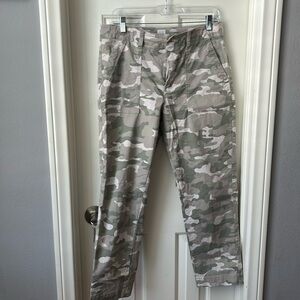 Pink camouflage women’s pants brand new worn one time